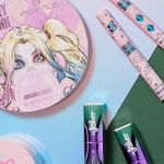 Sombra-Essence-Harley-Quinn-Eyeshadow-Palette-01