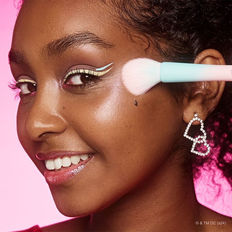 Brocha-Essence-Harley-Quinn-Highlighter-Brush