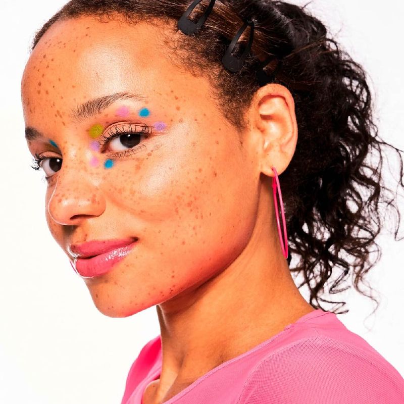 Iluminador-en-barra-Essence-BABY-GOT-HOLO-GLOW-5g