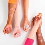 Iluminador-en-barra-Essence-BABY-GOT-HOLO-GLOW-5g