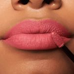 Barra-de-labios-liquida-Essence-8h-matte-15-2.5ml