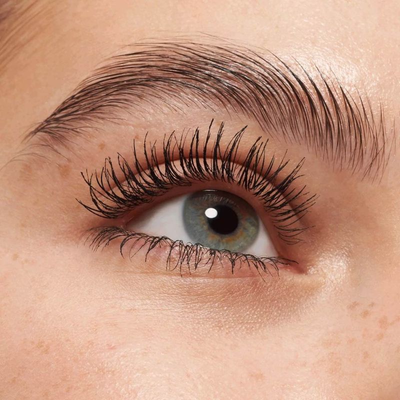 Mascara-efecto-pestañas-artificiales-resistente-al-agua-Essence-call-me-Queen-11.5ml