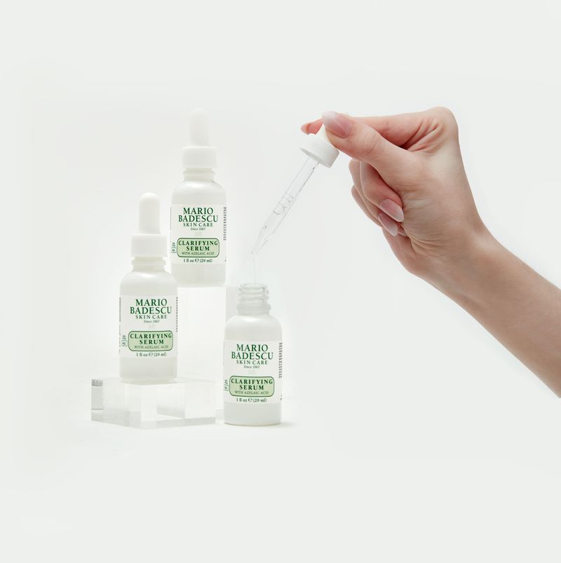 Copia-de-Clarifying-Serum_with-Hand-2--1-